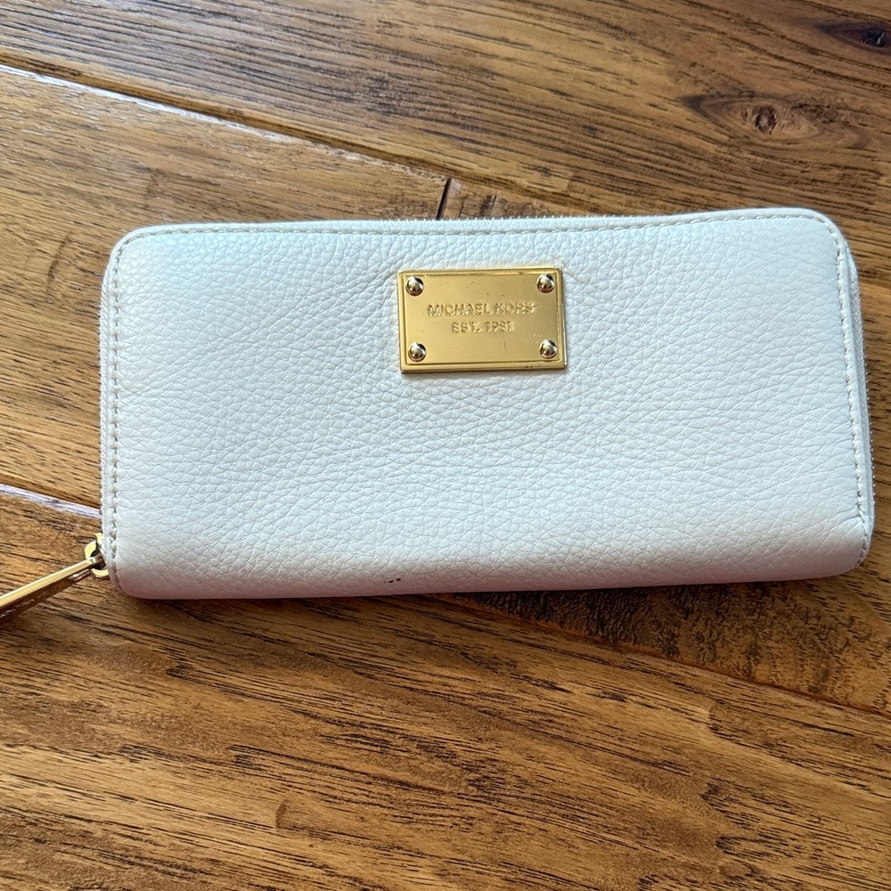 Michael Kors Light Cream Wallet with Gold Accents